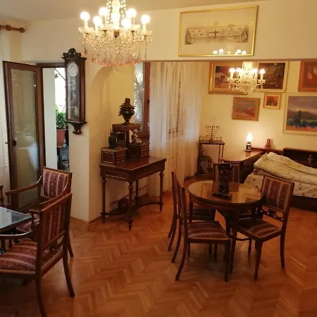 Apartament In The Historical Center Bukareszt