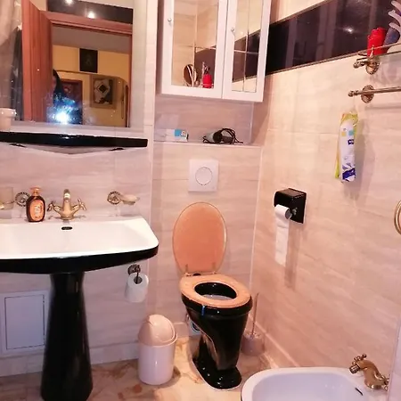 In The Historical Center Апартаменты Бухарест