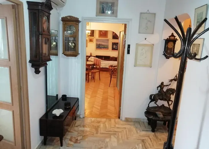 Апартаменти In The Historical Center Бухарест